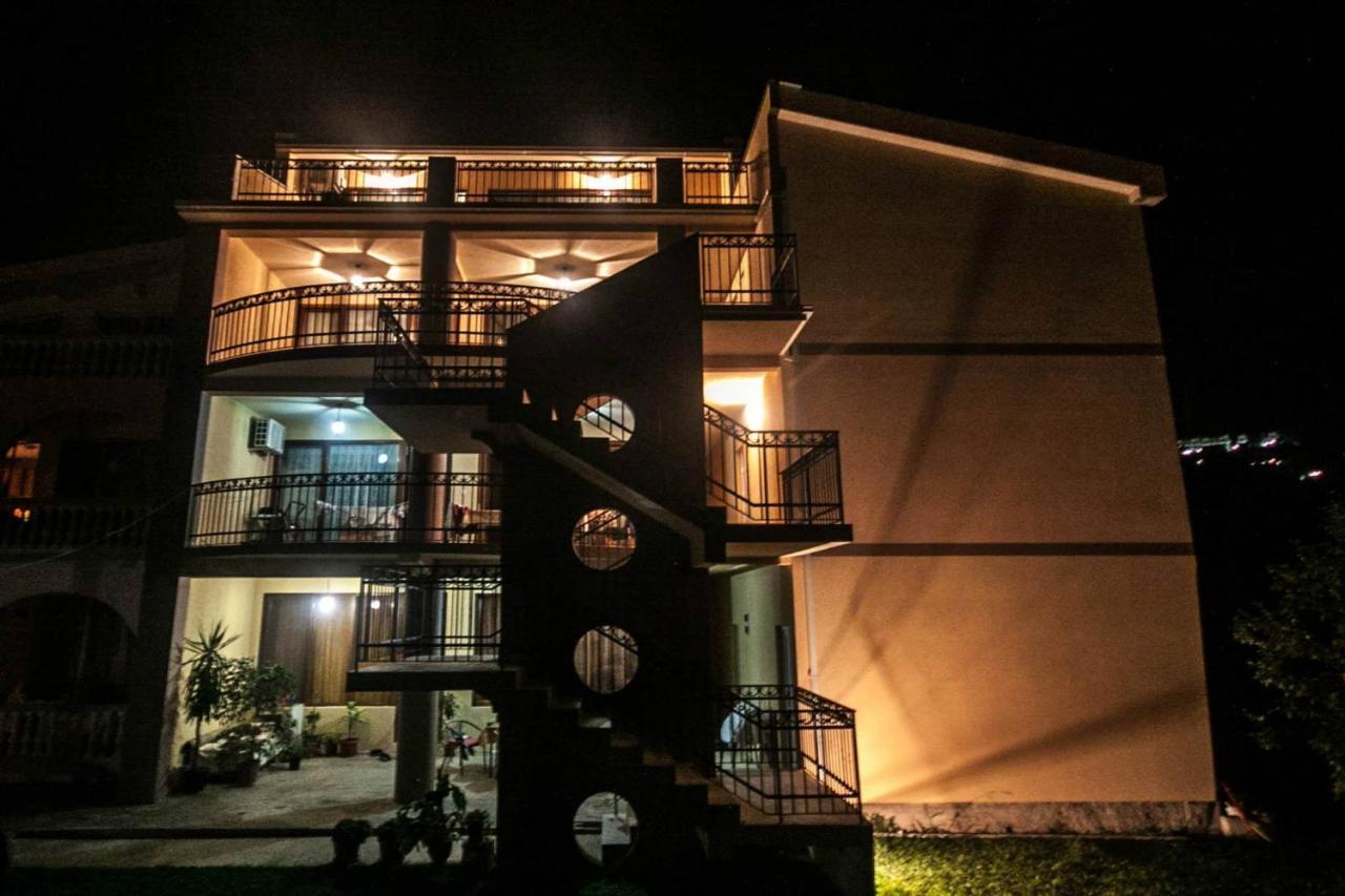 Apartment Dasic Bar Exterior photo